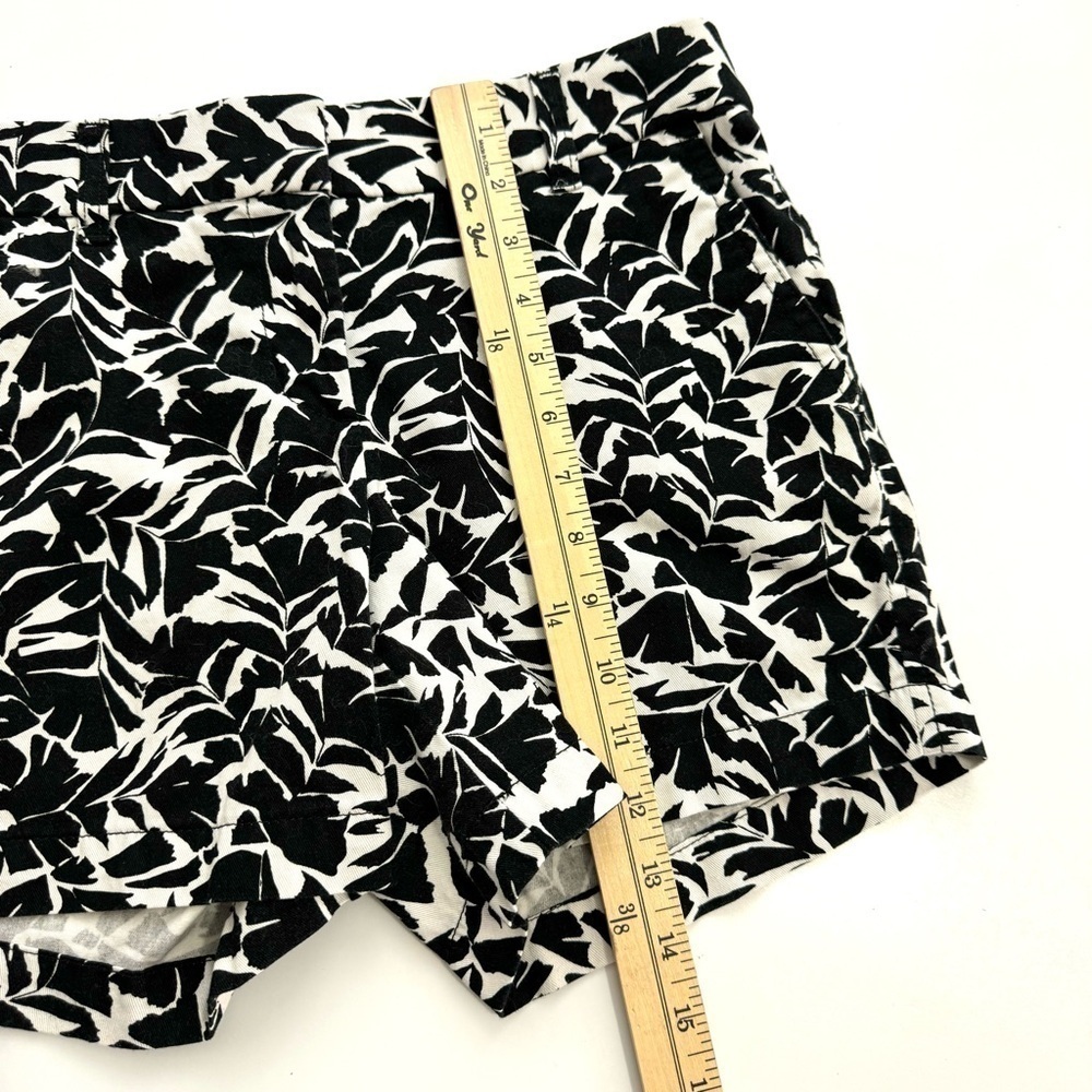 J. Crew Women’s Sz 2 Black & White Floral Cotton Casual 5" Chino Shorts Casual - Picture 8 of 11